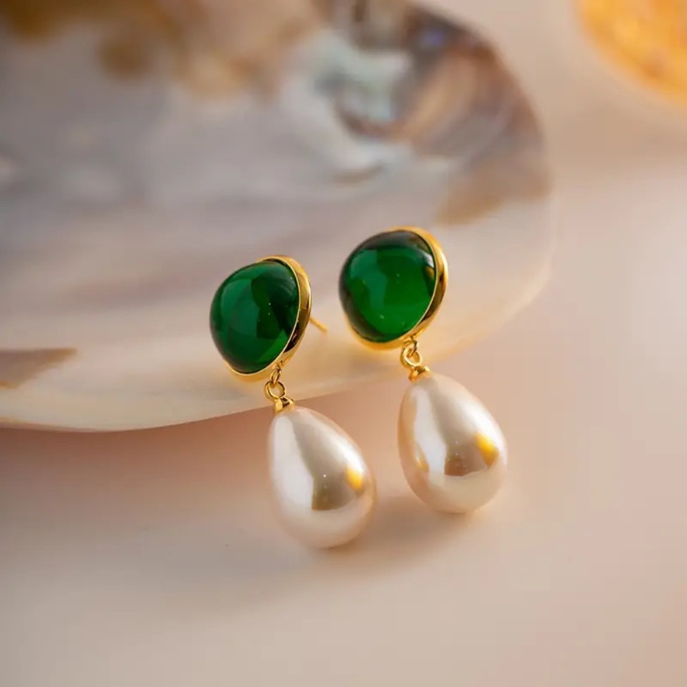 ◾️18k Gold Plated Vintage Emerald Green Pearl Drop Earrings